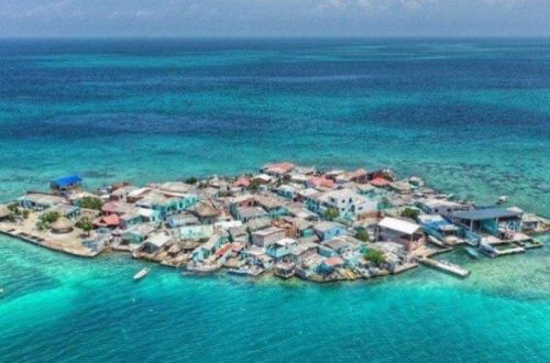 7 Pulau Terpencil di Dunia yang Wajib Dikunjungi