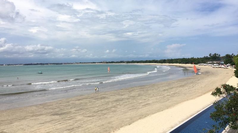 8 Wisata Pantai Terbaik di Bali untuk Berenang & Berselancar