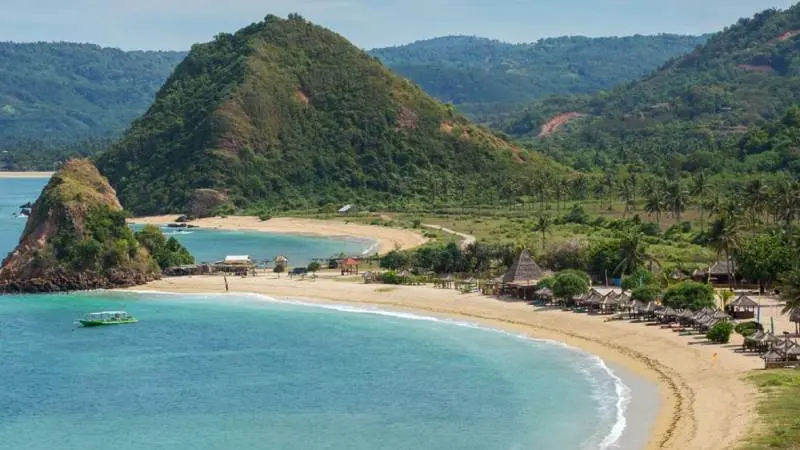 Pantai Senggigi Lombok, Eksotisme Tropis yang Memukau