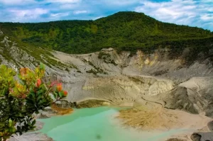 10 Tempat Wisata di Jawa Barat Paling Terbaik Dikunjungi