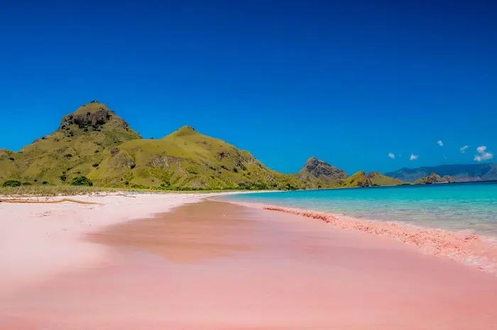 7 Pantai Tercantik di Indonesia yang Harus Dikunjungi
